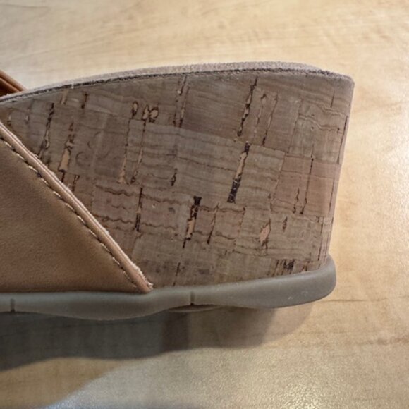 NWT and Box Earth Dark Natural Wendy's Wedge Sandals Sz 9.5 - Picture 9 of 11